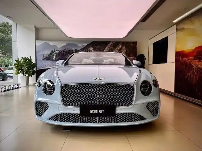 为仙女们推荐一台宾利敞篷车