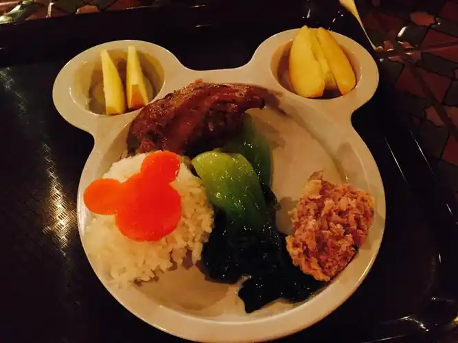 虽然迪士尼餐厅的价格稍高,但是在景点里也能理解,而且从味道,分量和