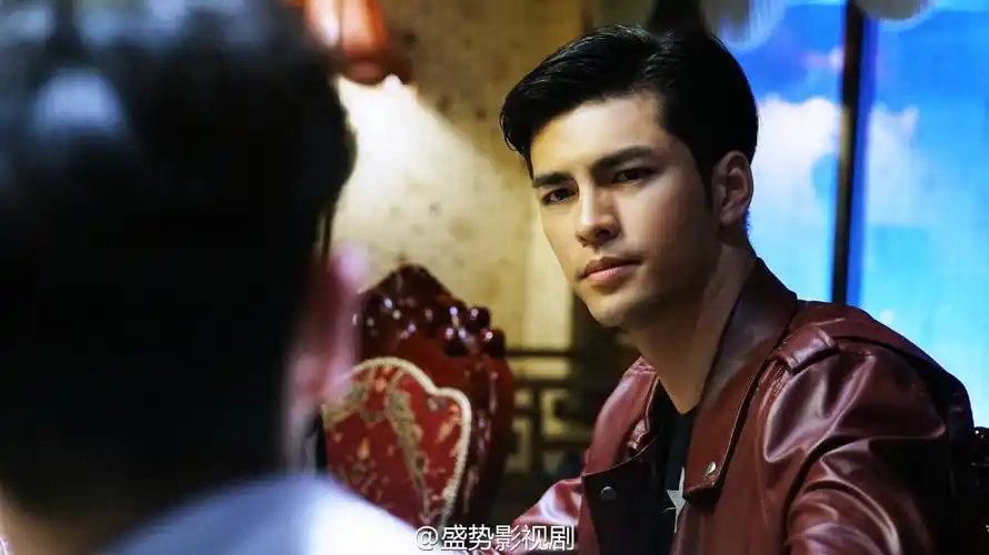 龚俊:演员 [盛势]中饰演夏耀 模特 徐峰:演员 [盛势]中饰演袁纵 模特