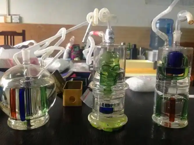 "吸毒庆祝"?栽了!男子这作死方式毁了自己,也让驾照又飞了.