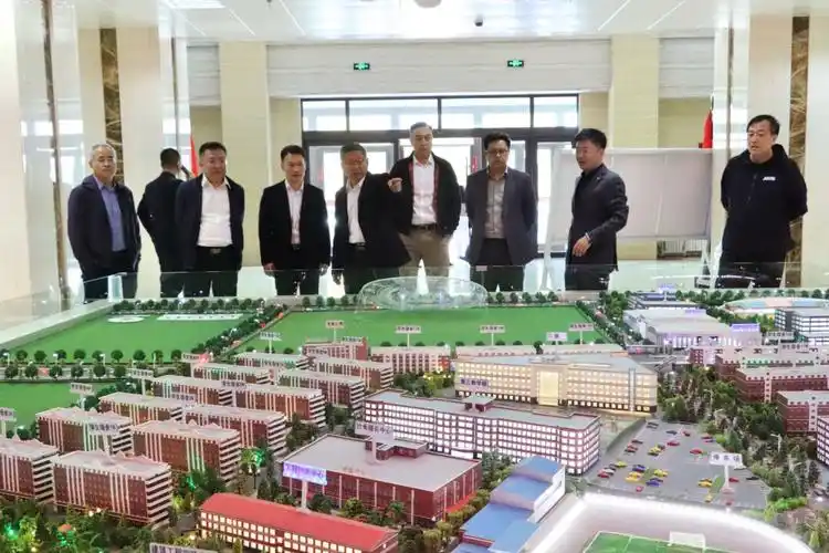 四平市人民政府副市长葛越峰,软通教育董事长林涛,软通教育总经理谭帅