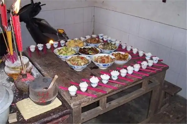 七月半供饭是放几个碗筷