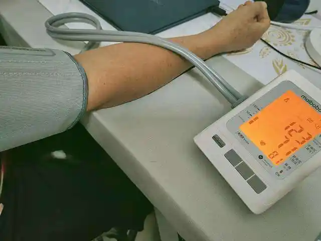 智能管理血压健康:华为鸿蒙生态maibobo脉搏波血压计