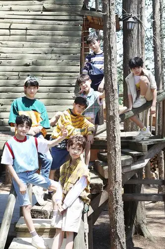 yhboys组合再添中文名 乐华少年八月惊喜亮相