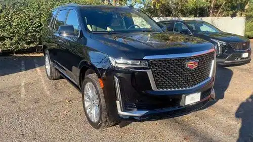 2021款凯迪拉克凯雷德高清实拍,按下钥匙打开后备箱