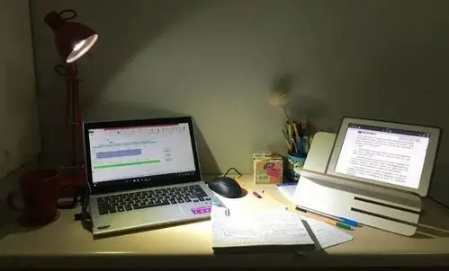 拼多多23岁员工加班猝死成年人崩溃的背后其实早已千疮百孔