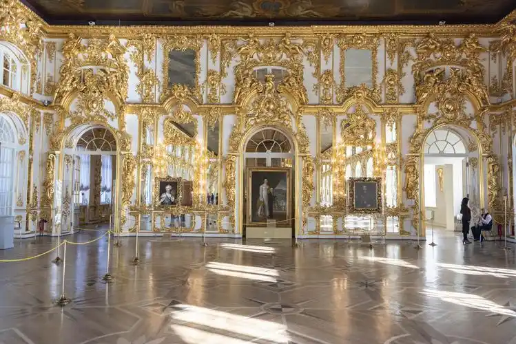 奢华至极的叶卡捷琳娜宫金色大厅,金碧辉煌到令人咋舌的程度
