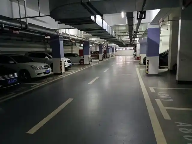 蚌埠一小区地下停车库