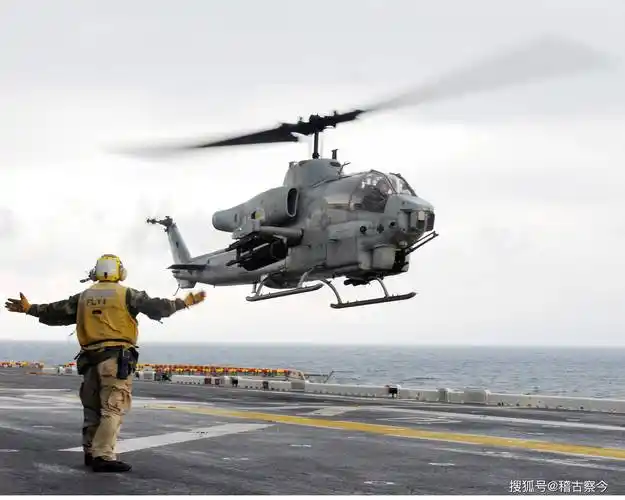 ah-1眼镜蛇 世界第一种反坦克武装直升机,被誉为丛林战之王