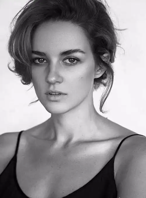 乌克兰女星伊莉莎制炸弹自保,发文感谢中国电影,曾与朱亚文合作