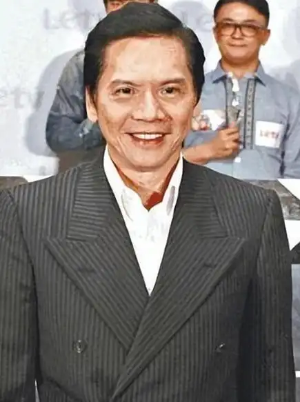 港圈大趴体!向华强请好友吃饭,关之琳现身,吕良伟老婆成亮点