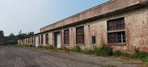 是1950年由沈阳的一家兵工厂分出一部分迁到哈尔滨