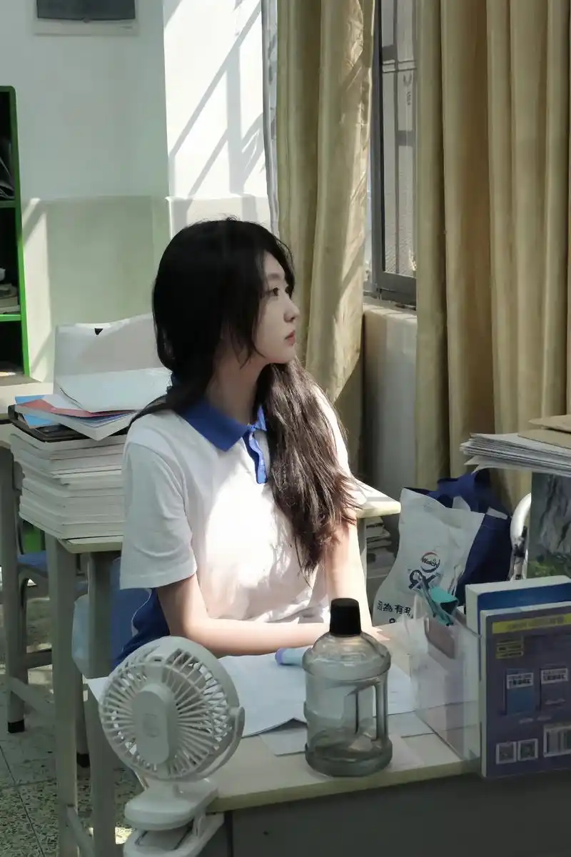 漂亮的不是我 是我的十八岁#纯情女高 #深圳校服 #高中 - 抖音