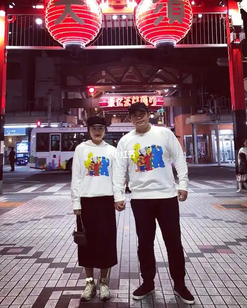 200斤胖子老公和100斤瘦子老婆的情侣穿搭