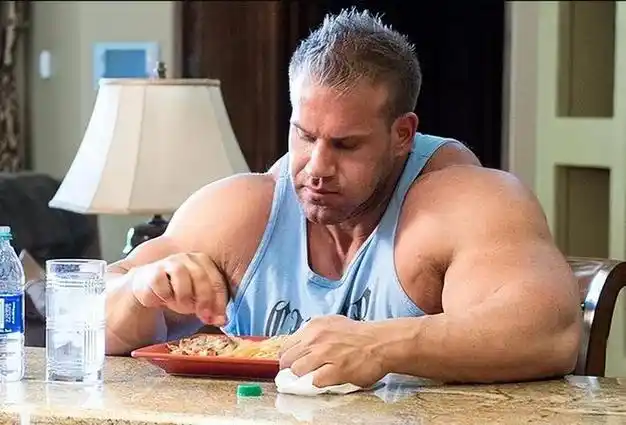 健美传奇人物50岁的乔卡特首次尝试吃肯德基只给了410分