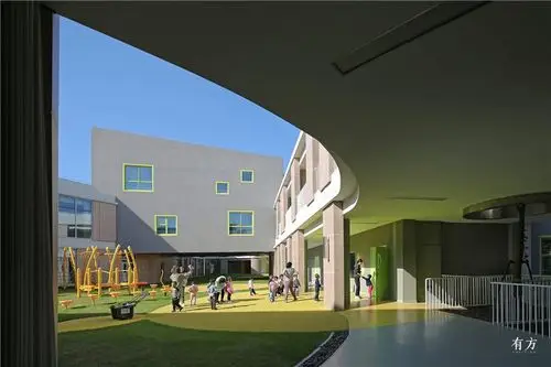 从盆景到玩具:上海金蔷薇幼儿园 / 曼景建筑