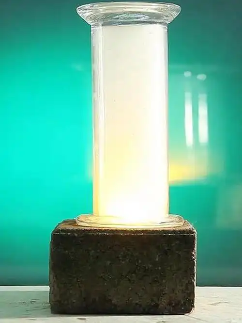 把点燃的金属钠投入氯气的怀抱,下一秒会发生什么?