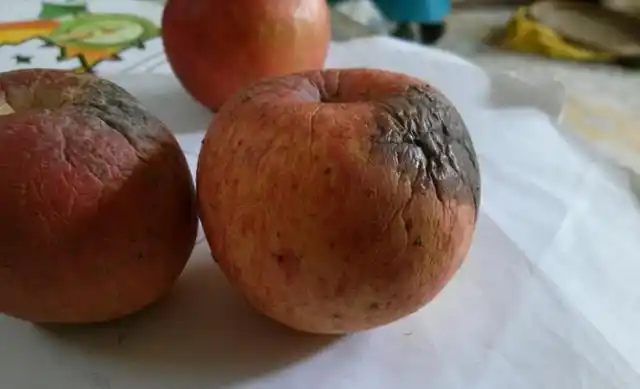 加速肝脏病变行为,不止熬夜喝酒,"霉变水果"丢掉为上策