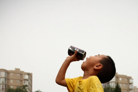 经常给孩子喝可乐,对孩子的健康有影响吗?会影响孩子的智力发育吗?