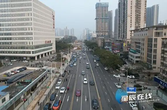 长沙市桐梓坡路拓改工程湘雅附三医院段顺利完工并通车运行