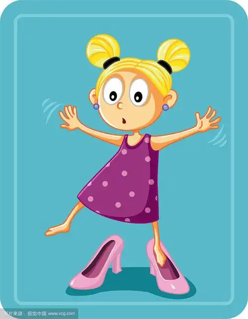 小女孩在试穿妈妈的高跟鞋