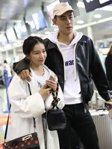 阚清子个人资料显示身高165cm,,而男友纪凌尘模特出身,身高189cm,两人