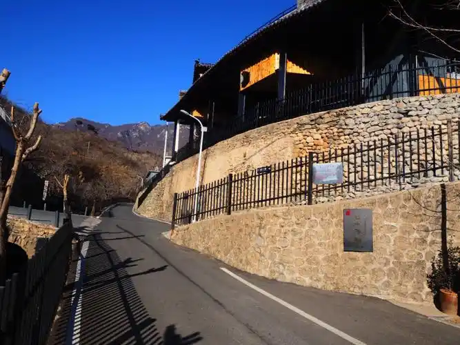 怀柔北沟村遛狗瓦美术馆瓦厂酒店三卅民宿