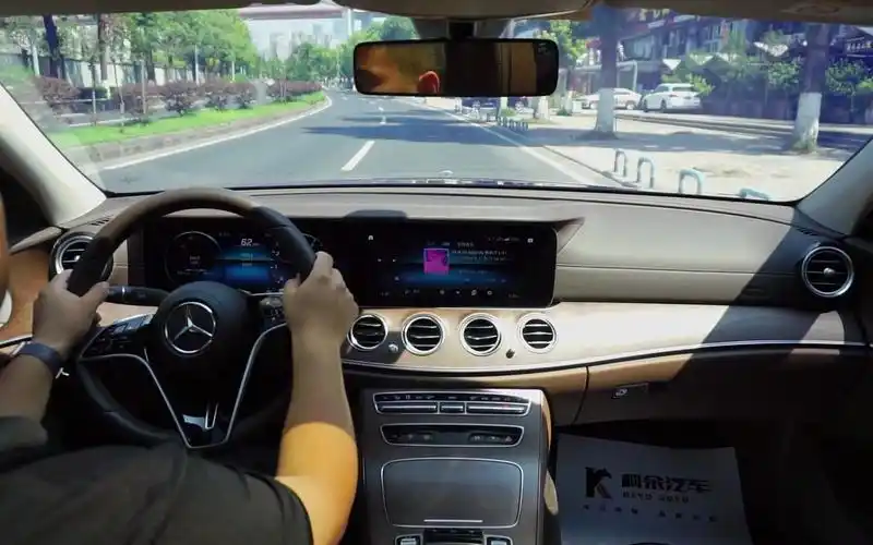 第一次开奔驰e300