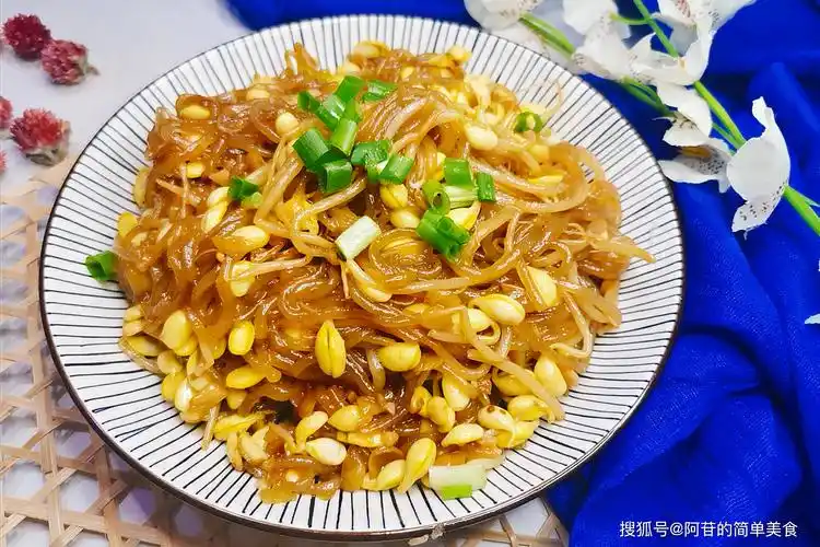 原创很受欢迎的一道黄豆芽炒粉条,使用红薯粉才是关键,越嚼越香