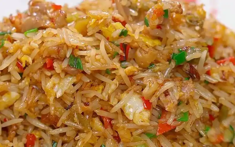 简单做一个酸辣鸡杂蛋炒饭真是太好吃了
