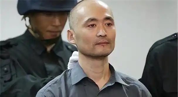 三位年轻貌美的女孩,而凶手是一对看似普通的中年夫妻李平苹和董美荣