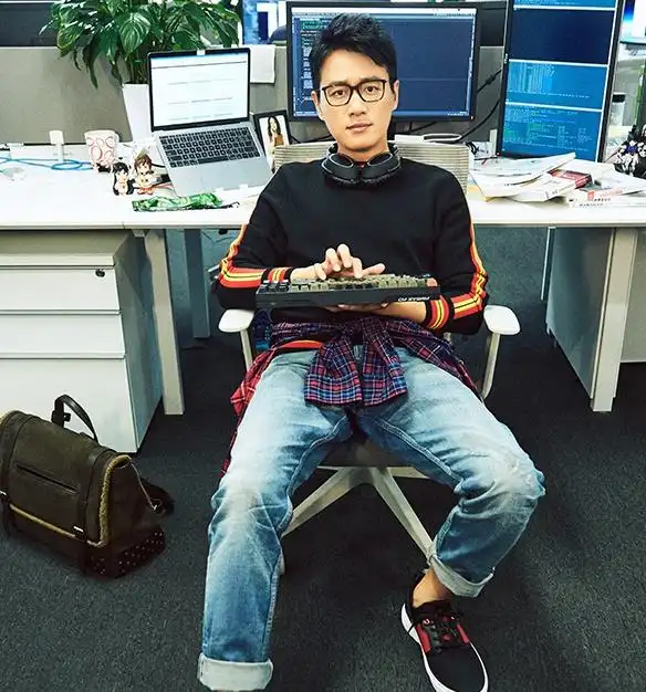 佟大为化身我厂最帅程序员,示范it男穿搭.