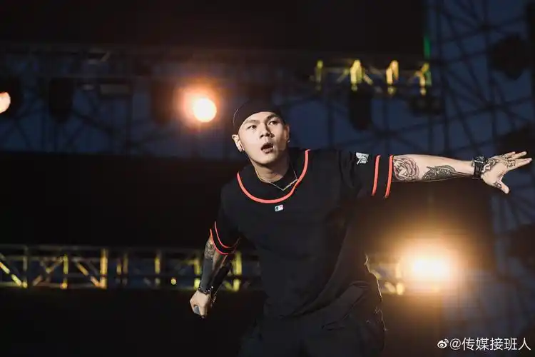 中国新说唱全国四强选手大傻宣布结婚,双喜临门 成家立业 奔走相告