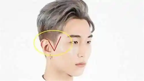 这种鬓角是适合大多数男生的鬓角形状,鬓角整体呈v字形,鬓角