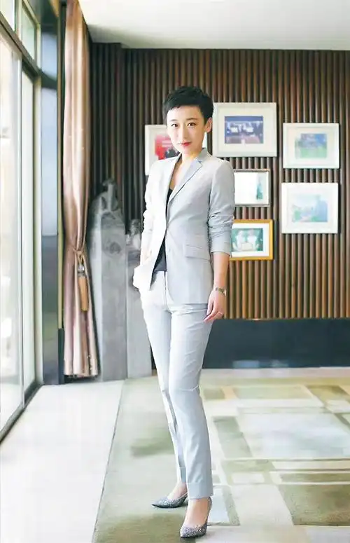 宋宁的职场穿搭.