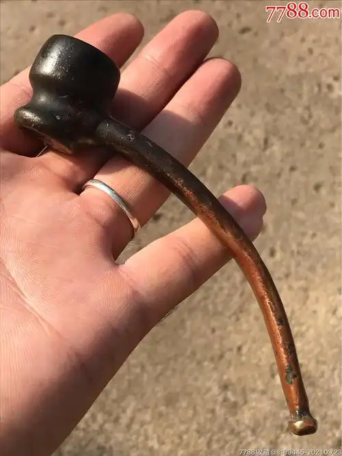 老铜烟袋一支,可正常使用,无破裂品相如图保真保老不议价