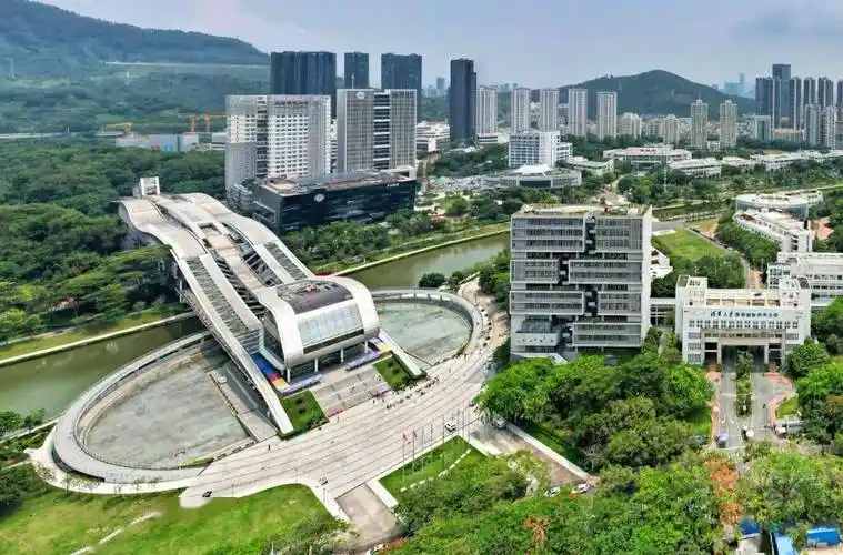 大沙河畔的南方科技大学和深圳大学西丽校区