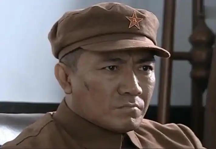 老版《亮剑》到底有多棒?王有胜的表情告诉你