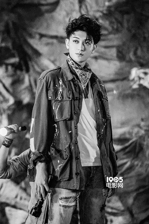 黄子韬化身"探险家" 完美侧颜电力十足_华语_电影网_1905.com