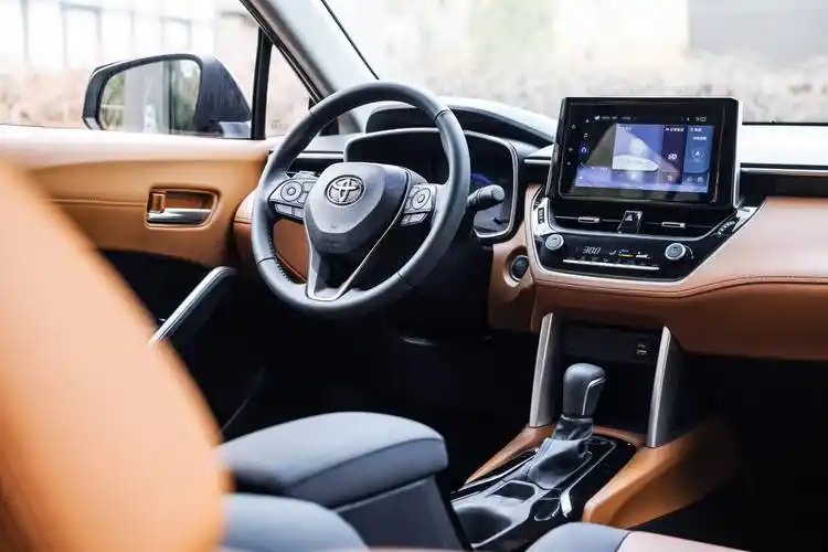 看到内饰之后,依然是卡罗拉