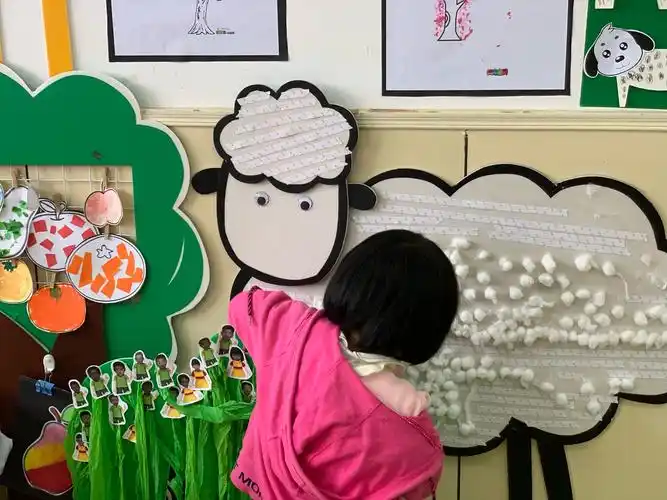 动物服装店,我们这里的服装师很厉害哦,能用各种各样的材料给动物穿