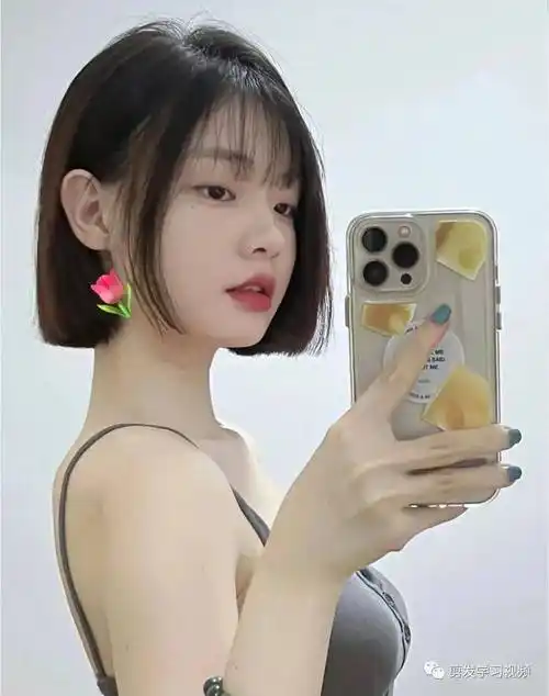 "漂亮小姐姐网红短发"._大气_发型_瞬间