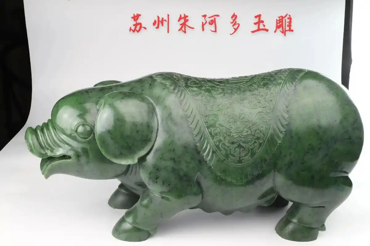 朱阿多玉雕 一对碧玉福猪 玉友老师您觉得如何 欢迎评论区留言 - 抖音