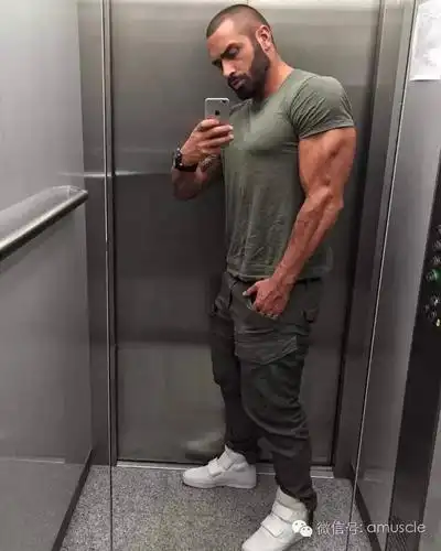 lazar angelov,2015年的受伤牵动了成千上万粉丝的心,正所谓在哪里