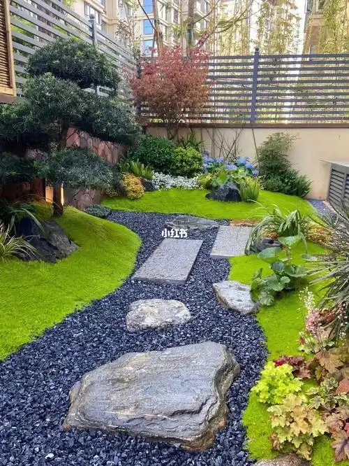 现代简约小庭院简单好打理治愈系冬季花园