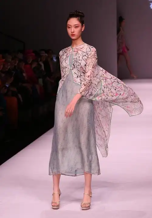 中国国际时装周衣公园61殷姗姗专场发布会在京举行