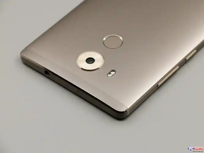 华为新旗舰mate 8正式发布,该机有月光银,苍穹灰,摩卡金以及香槟金