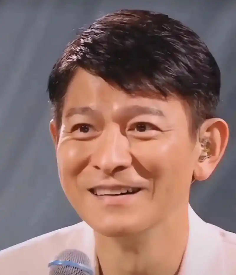 几代人的金典,不愧天王刘德华!抖音用户4亿,刘德华抖音直播间 - 抖音