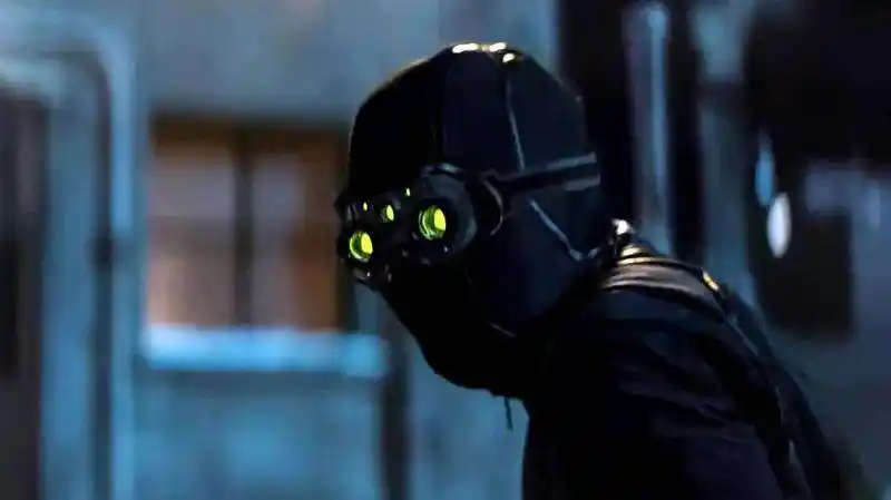 虽然预告中叶莲娜没有露出正脸,但是她所戴着的黑色面具,则完美致敬了