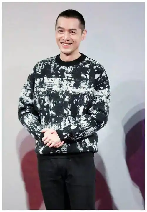 有种"神颜"叫胡歌寸头!从帅气小生到儒雅大叔,奔四依旧是男神